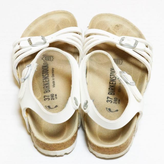 BIRKENSTOCK(ビルケンシュトック)のビルケンシュトック サンダル EU 37 - 白 レディースの靴/シューズ(サンダル)の商品写真