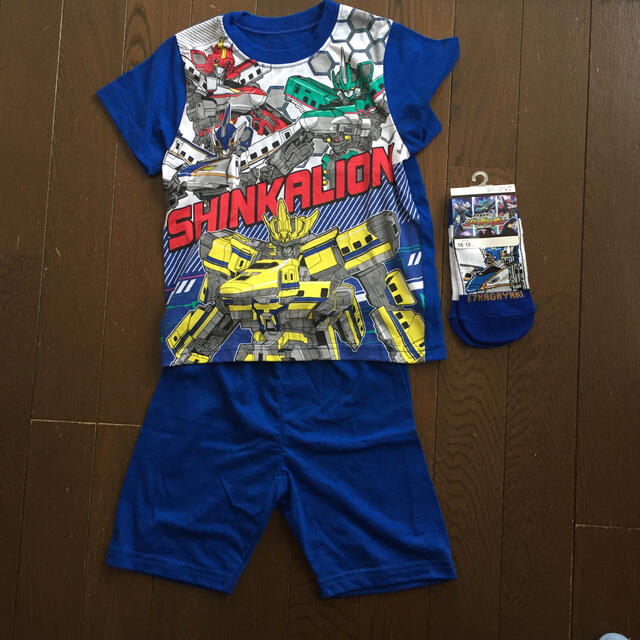 シンカリオン   パジャマ  新品靴下 キッズ/ベビー/マタニティのキッズ服男の子用(90cm~)(パジャマ)の商品写真