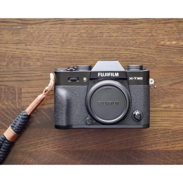 富士フイルム(フジフイルム)のFUJIFILM X-T30 本体のみ　超美品 スマホ/家電/カメラのカメラ(ミラーレス一眼)の商品写真
