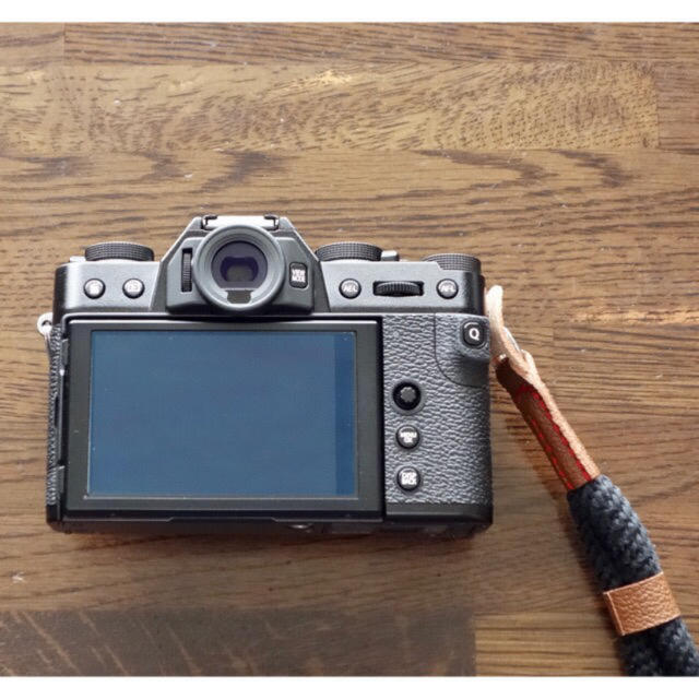 富士フイルム(フジフイルム)のFUJIFILM X-T30 本体のみ　超美品 スマホ/家電/カメラのカメラ(ミラーレス一眼)の商品写真