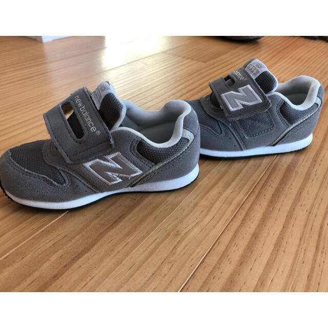 New Balance(ニューバランス)のニューバランス 996 キッズスニーカー 15cm グレー キッズ/ベビー/マタニティのキッズ靴/シューズ(15cm~)(スニーカー)の商品写真