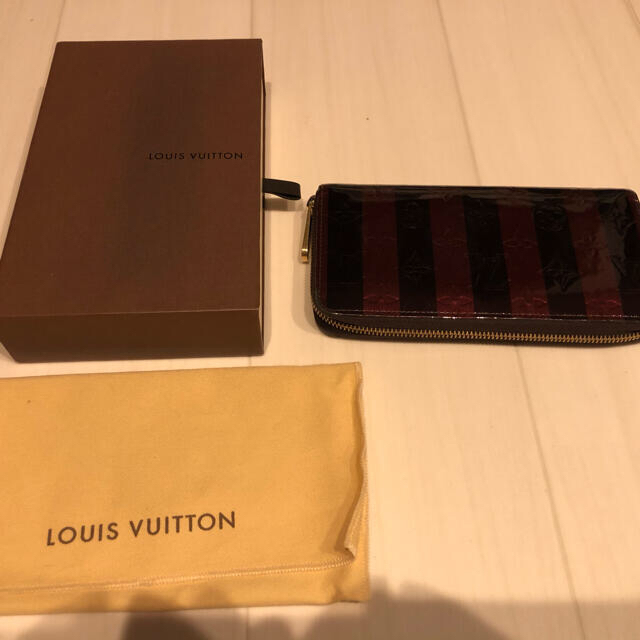 LOUIS VUITTON ジッピーウォレット　ヴェルニ　ルイヴィトン