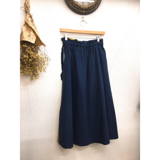 merlot(メルロー)のメルロー ロングスカート　バイカラー　フレアスカート　紺 レディースのスカート(ロングスカート)の商品写真