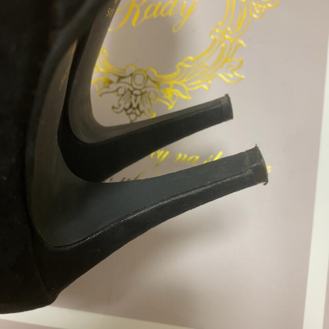 Avail(アベイル)のブラック スエード ゴールドライン パンプス M レディースの靴/シューズ(ハイヒール/パンプス)の商品写真