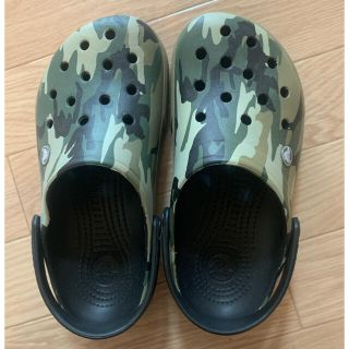 クロックス(crocs)の【クロックス】迷彩柄　23cm 美品(サンダル)