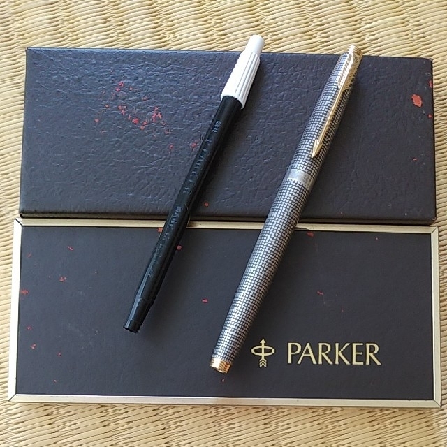 Parker(パーカー)のパーカー万年筆 (シルバー色) インテリア/住まい/日用品の文房具(ペン/マーカー)の商品写真