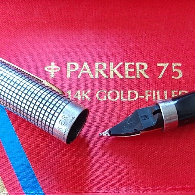 Parker(パーカー)のパーカー万年筆 (シルバー色) インテリア/住まい/日用品の文房具(ペン/マーカー)の商品写真