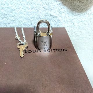 ルイヴィトン(LOUIS VUITTON)のルイヴィトン シルバー カデナ南京錠、鍵付き！(ネックレス)