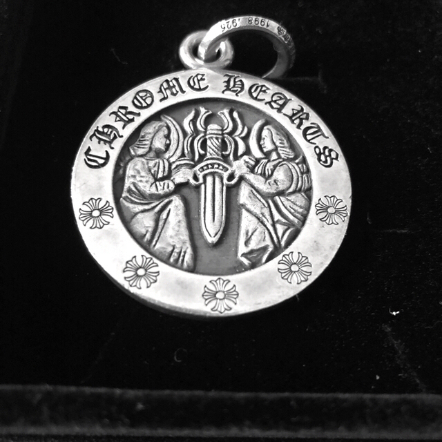 Chrome Hearts - クロムハーツ エンジェルメダル 激レア の通販 Chrome Hearts - クロムハーツ エンジェルメダル 激レア の通販