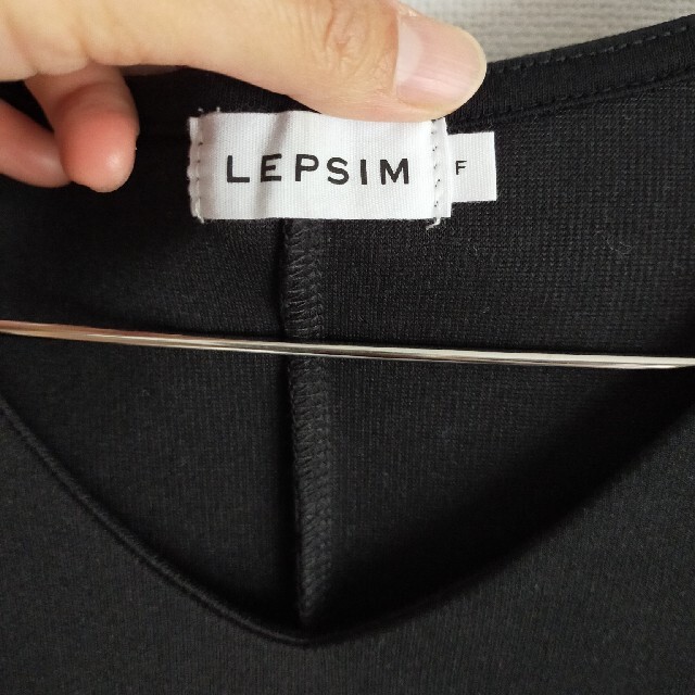 LEPSIM(レプシィム)のLEPSIM　Ｖネックバックロングチュニック　ブラック　FREE SIZE レディースのトップス(チュニック)の商品写真