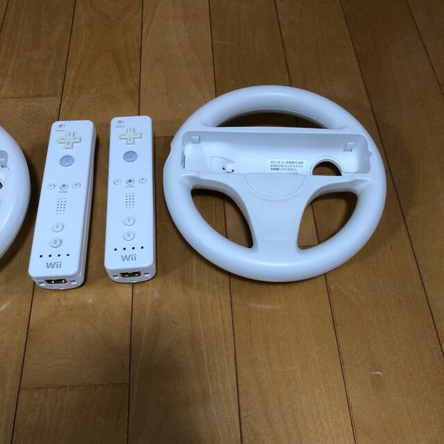 Wii(ウィー)のWii リモコン　Wii ハンドル　セット2 エンタメ/ホビーのゲームソフト/ゲーム機本体(家庭用ゲーム機本体)の商品写真