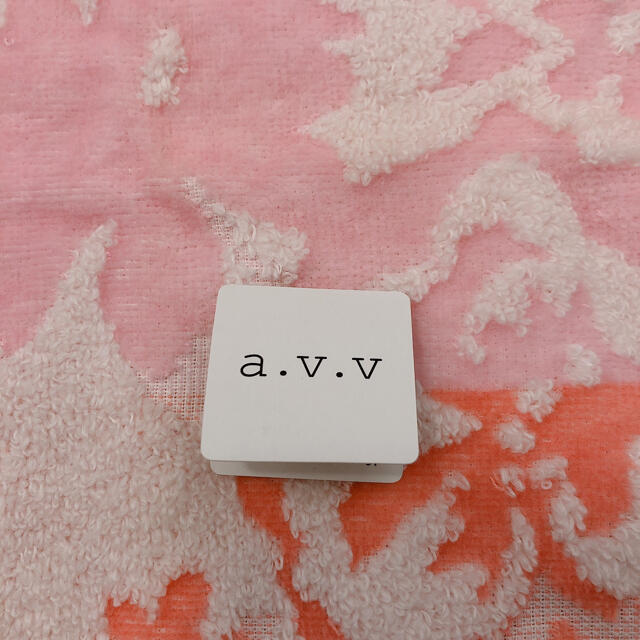 a.v.v(アーヴェヴェ)のハンドタオル a.v.v レディースのファッション小物(ハンカチ)の商品写真