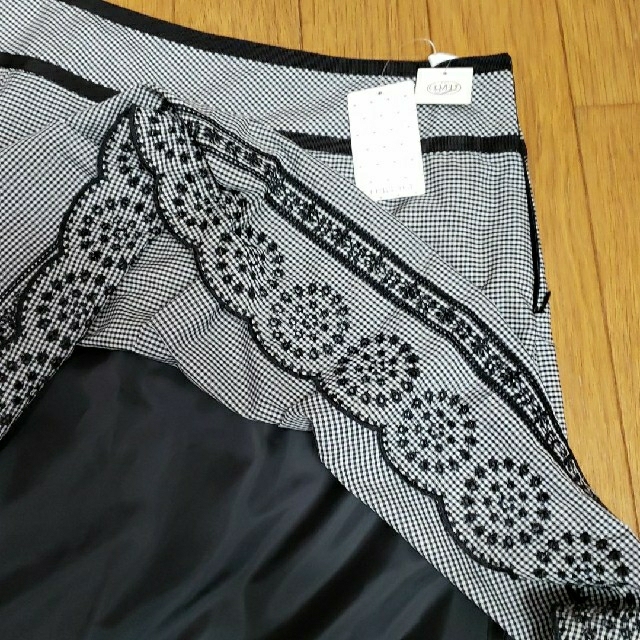 ❤COVELY❤ボックスプリーツスカート❤春夏物/刺繍/ギンガムチェック レディースのスカート(ひざ丈スカート)の商品写真