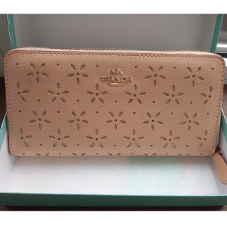 コーチ(COACH)のCOACH(コーチ)ピンクの花柄長財布 (中古品)(財布)