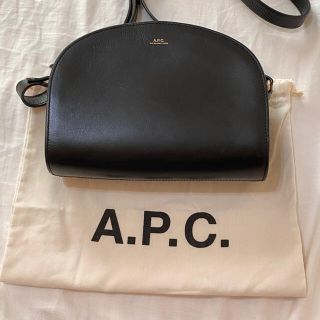 アーペーセー(A.P.C)のアーペーセー　ハーフムーンショルダーバッグ(ショルダーバッグ)