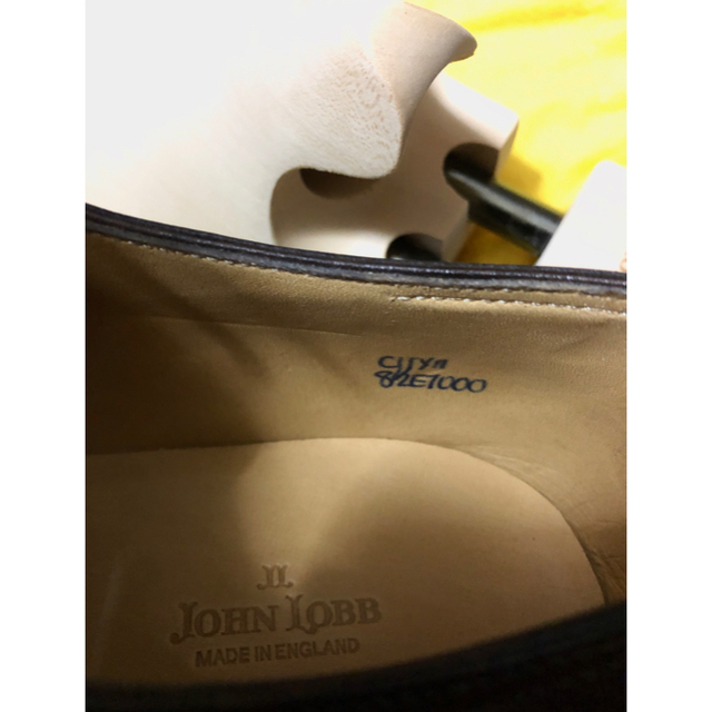 JOHN LOBB(ジョンロブ)の【未使用】JOHN LOBB シティ2 8.5E ダークブラウン シューツリー付 メンズの靴/シューズ(ドレス/ビジネス)の商品写真