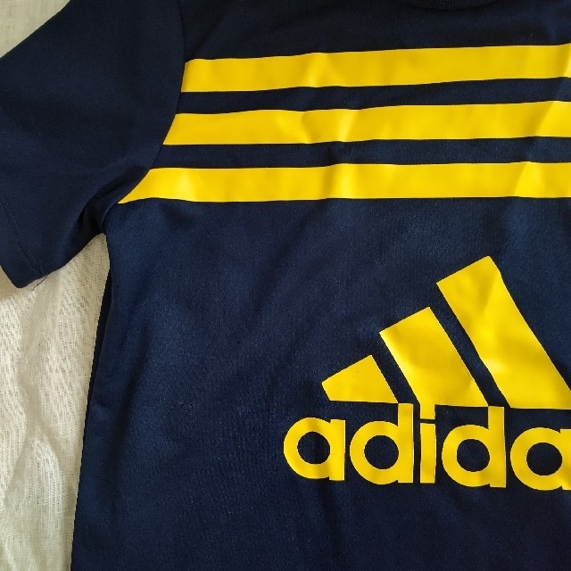 adidas(アディダス)のadidas Tシャツ 130 キッズ/ベビー/マタニティのキッズ服男の子用(90cm~)(Tシャツ/カットソー)の商品写真