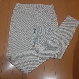 ユニクロ(UNIQLO)のユニクロ　美品　ストライプ柄　ストレッチ素材のスキニーパンツ　Lサイズ(スキニーパンツ)