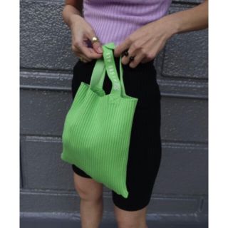 ビューティアンドユースユナイテッドアローズ(BEAUTY&YOUTH UNITED ARROWS)のgiugiu PETIT NONNA SAC ニットトートバッグ　ネオングリーン(トートバッグ)