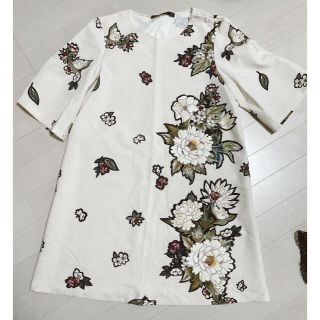 ザラ(ZARA)のZARA 花柄　ワンピース　最終値下げ(ひざ丈ワンピース)