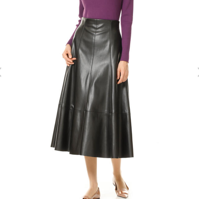 M-premier(エムプルミエ)のBLENHEIM フェイクレザーフレアロングスカート レディースのスカート(ロングスカート)の商品写真