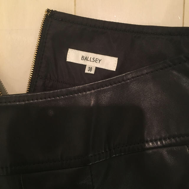 TOMORROWLAND(トゥモローランド)のトゥモローランド レザースカート ブラック BALLSEY レディースのスカート(ミニスカート)の商品写真