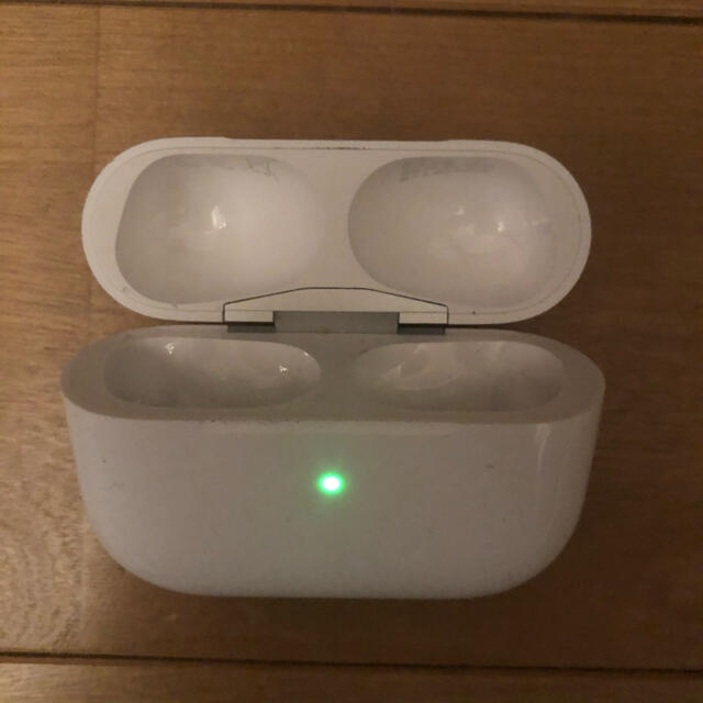 Apple(アップル)のAir Pods Pro ケース スマホ/家電/カメラのオーディオ機器(ヘッドフォン/イヤフォン)の商品写真