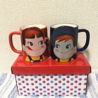 フジヤ(不二家)の大人気！ペコちゃんポコちゃんマグカップセット　ペコちゃんポコちゃんマグカップ　(グラス/カップ)