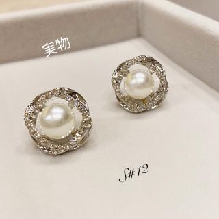 ヨンドシー(4℃)の高級感あるパールフラワーシルバーピアス　パーティーS#12(ピアス)