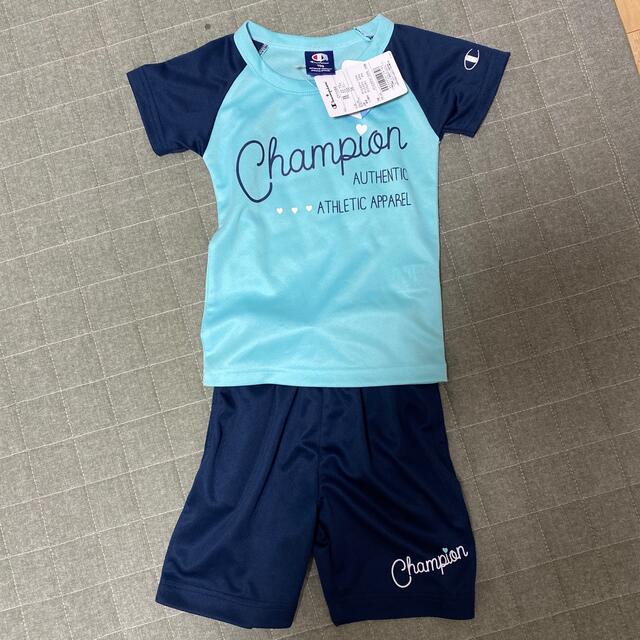 Champion(チャンピオン)の値下げ【新品】Championドライ素材上下セット 100サイズ 女の子 キッズ/ベビー/マタニティのキッズ服女の子用(90cm~)(パジャマ)の商品写真