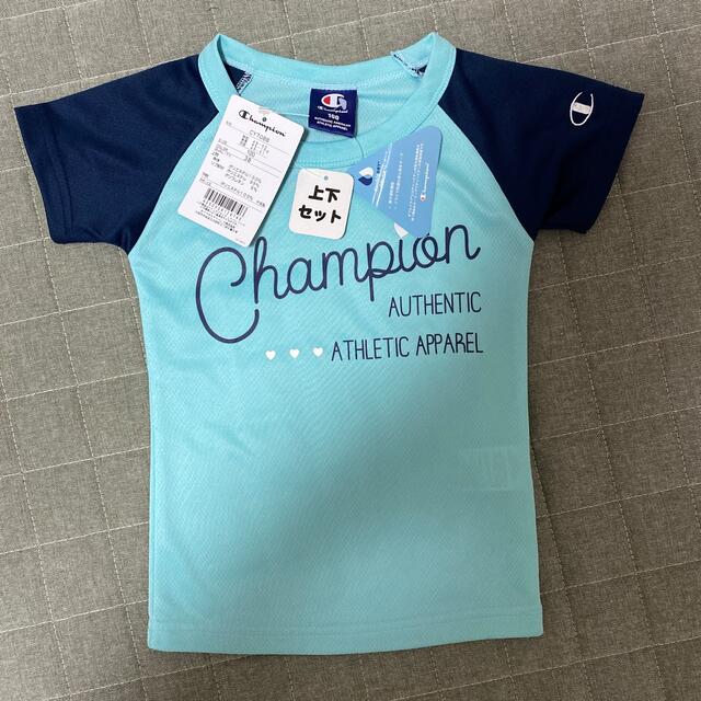 Champion(チャンピオン)の値下げ【新品】Championドライ素材上下セット 100サイズ 女の子 キッズ/ベビー/マタニティのキッズ服女の子用(90cm~)(パジャマ)の商品写真