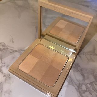 ボビイブラウン(BOBBI BROWN)のボビイブラウン　ヌード フィニッシュ イルミネイティング パウダー　03ヌード(フェイスパウダー)