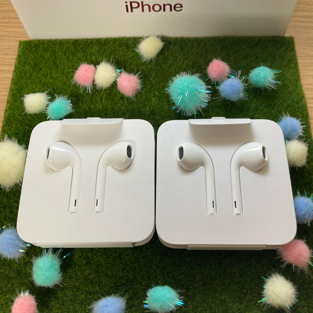 Apple(アップル)のiphone Apple純正イヤホン×2ライトニング　新品未使用 earpods スマホ/家電/カメラのオーディオ機器(ヘッドフォン/イヤフォン)の商品写真