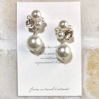 スワロフスキー(SWAROVSKI)のスワロフスキーと揺れるツヤパール(ピアス)