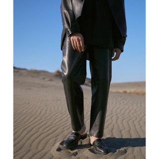 ハレ(HARE)のLEATHER STRAIGHT TROUSERS Sサイズ　リドム(スラックス)