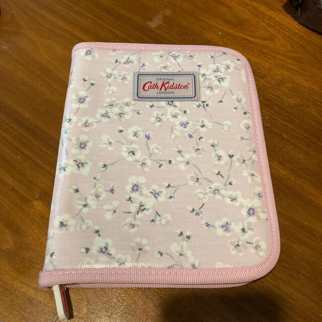 Cath Kidston(キャスキッドソン)のCathKidson母子手帳ケース キッズ/ベビー/マタニティのマタニティ(母子手帳ケース)の商品写真