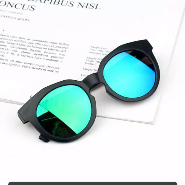 【新品】キッズ サングラス ミラーサングラス UV対策 キッズ/ベビー/マタニティのこども用ファッション小物(サングラス)の商品写真