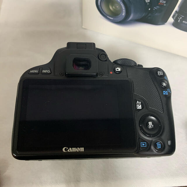 Canon EOS Kiss X7 ダブルズームキットカメラ