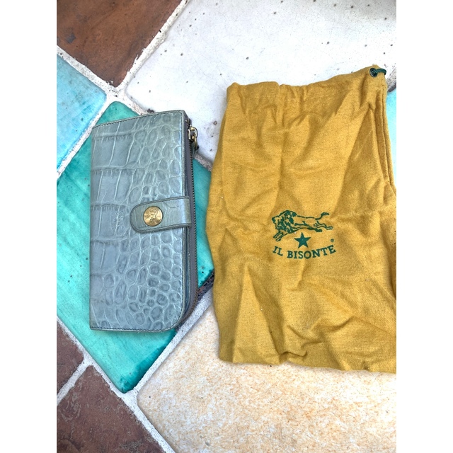 IL BISONTE(イルビゾンテ)の送料無料　イルビゾンテ　クロコ　グレー　シック　長財布 レディースのファッション小物(財布)の商品写真