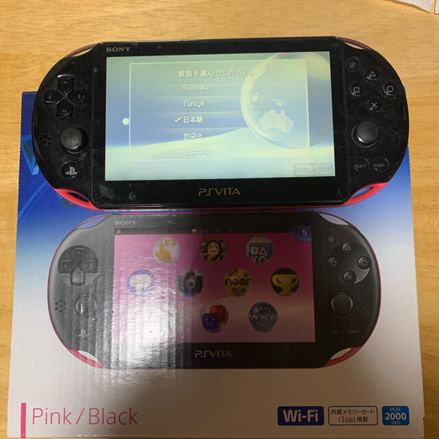 携帯用ゲーム機本体ps vita 2000 本体　メモリーカード付属品