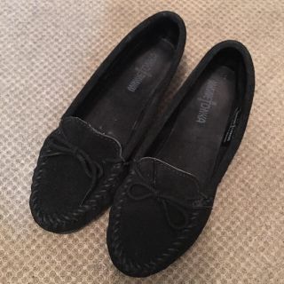 ミネトンカ(Minnetonka)のMINNETONKA モカシン 黒 6.5(ローファー/革靴)