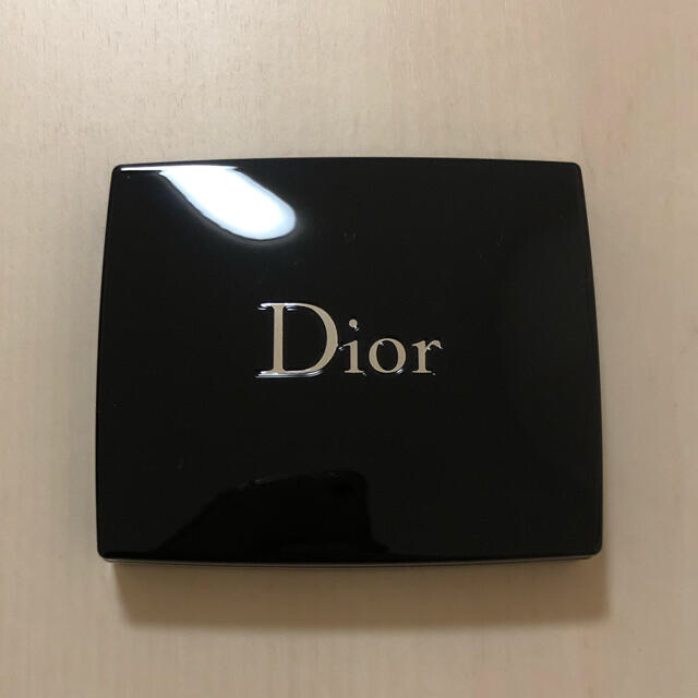 Dior(ディオール)の【Tamapy様専用】DIOR アイシャドウ　サンククルール 876 コスメ/美容のベースメイク/化粧品(アイシャドウ)の商品写真