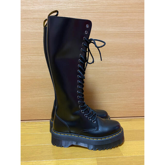 Dr.Martens(ドクターマーチン)のドクターマーチン　厚底　ロングブーツ　20ホール レディースの靴/シューズ(ブーツ)の商品写真