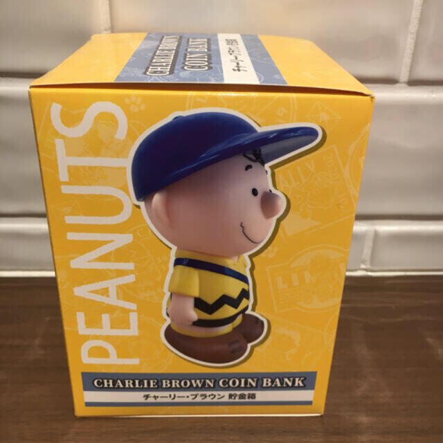 PEANUTS(ピーナッツ)のスヌーピー郵便局限定　PEANUTS70周年　チャーリーブラウン　貯金箱 エンタメ/ホビーのおもちゃ/ぬいぐるみ(キャラクターグッズ)の商品写真