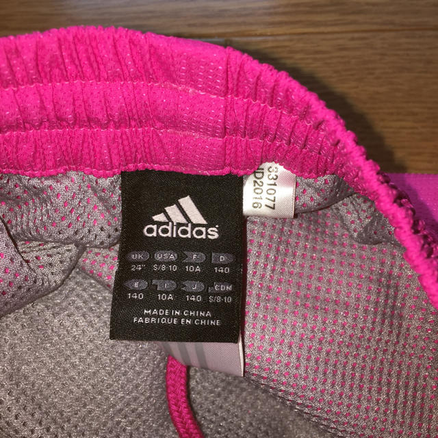 adidas(アディダス)のアディダス ウインドブレーカーパンツ スポーツ/アウトドアのスポーツ/アウトドア その他(その他)の商品写真