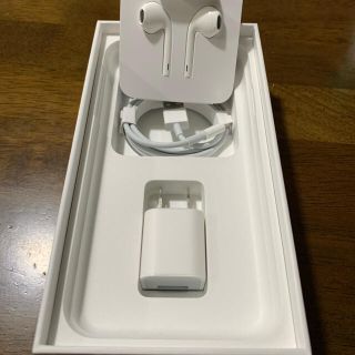 アイフォーン(iPhone)のiPhone イヤホン＋充電器　未使用　純正品　(ストラップ/イヤホンジャック)