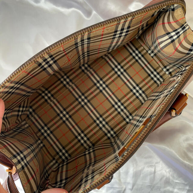 BURBERRY - チャーム付《Burberry》ハンドバッグ レザー ノバチェック