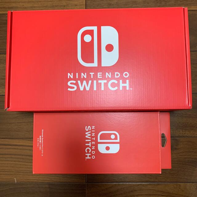 任天堂 Switch 本体 新型モデル 付属品一式 とケース