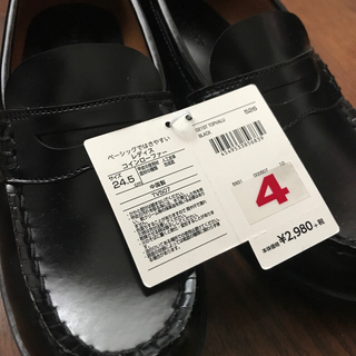 イオン(AEON)のローファー　黒　24.5(ローファー/革靴)