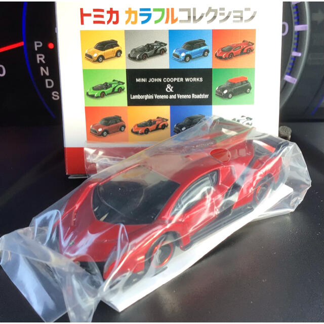 Lamborghini(ランボルギーニ)のトミカ カラフルコレクション ランボルギーニ ヴェネーノ キャンディレッド 赤 エンタメ/ホビーのおもちゃ/ぬいぐるみ(ミニカー)の商品写真